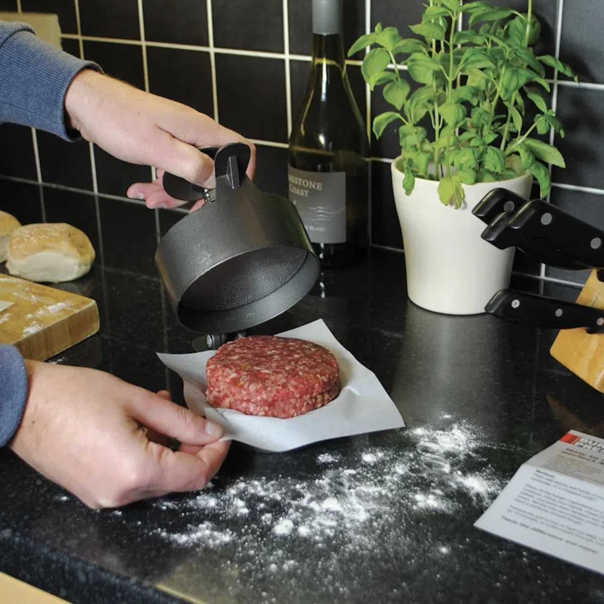 CKB LTD Pressa per hamburger, grande, manuale, regolabile, antiaderente, liscia, per hamburger fatti in casa, include 100 fogli di carta cerata 13 x 13 x 21 cm, alluminio (argento)