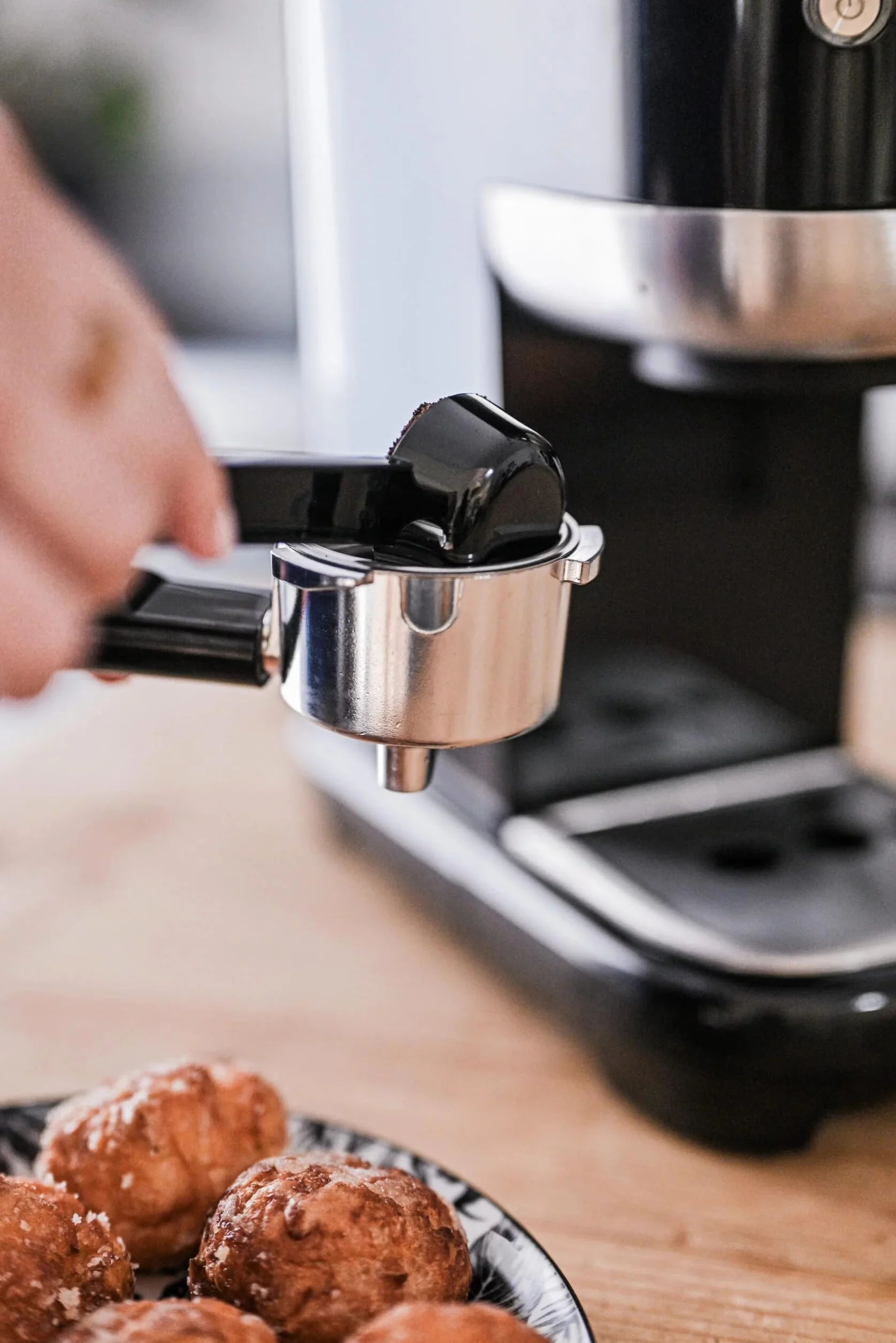 Senya Macchina da caffè Tasty Coffee Nero 20 Bar, Caffettiera Espresso e Cappuccino 1300W, Thermoblock, Montalatte, Spegnimento automatico, SYBF-CM006