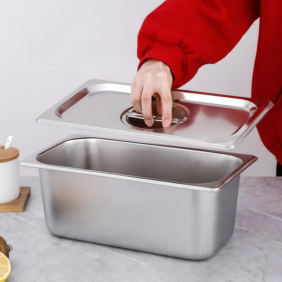 Set di 2 vaschette per il paniere in acciaio inox con coperchio, impilabili per ristoranti, feste di famiglia, accessori per la gastronomia (32,5 x 17,5 x 6,5 cm)
