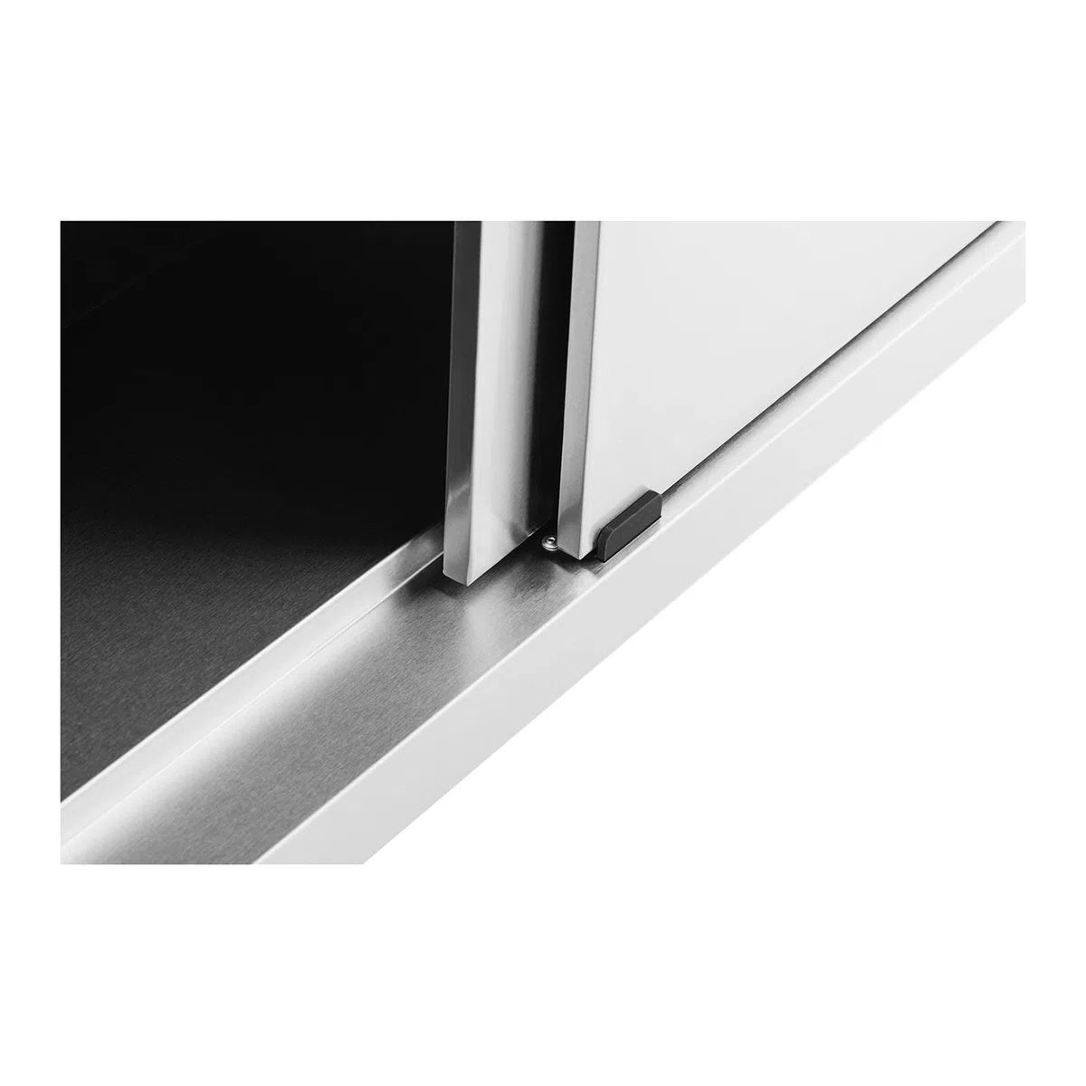 Royal Catering Tavolo Armadiato Acciaio Inox Banco Da Cucina Porte Scorrevoli RCSSCB-150x60-E (150 x 60 x 85 cm, 600 kg)